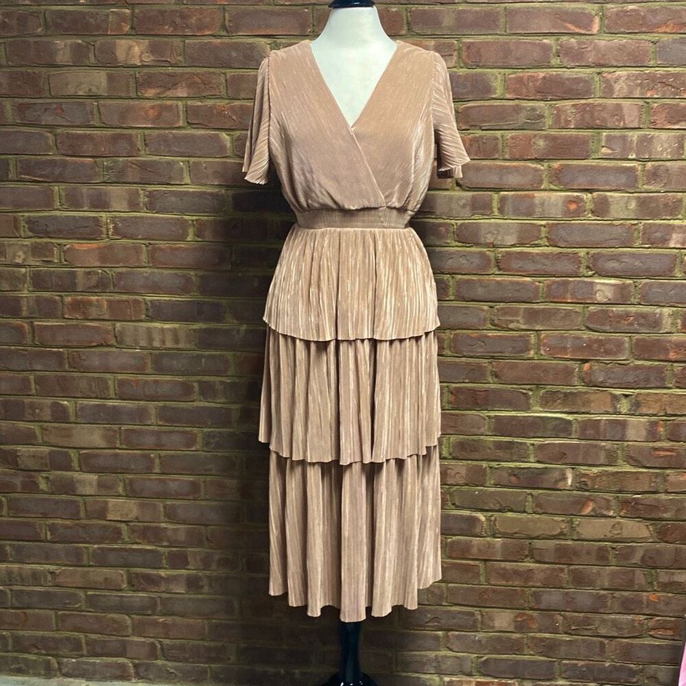 Skies Are Blue Champagne Short Sleeve Tiered MIDI Dress Size Medium NEW - Picture 2 of 8
